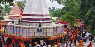 इटहिया पंचमुखी शिव मंदिर में उमड़ा आस्था का सैलाब:दूसरे सोमवार को हजारों भक्तों ने किया जलाभिषेक, 47 कैमरों से निगरानी