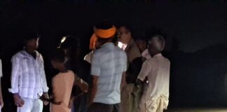 श्रावस्ती में मुरैला के पास बाइक दुर्घटना:रेत के ढेर से टकराने पर तीन लोग घायल