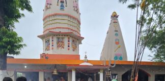 बउरहवा बाबा मंदिर में उमड़ी श्रद्धालुओं की भीड़:सिन्दुरिया में भूमि प्रकट उप ज्योतिर्लिंग अटूट आस्था का केंद्र बना