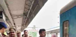 आनंदनगर रेलवे स्टेशन का अपर महाप्रबंधक ने किया औचक निरीक्षण:व्यवस्थाओं में सुधार और यात्रियों को बेहतर सुविधाएं उपलब्ध कराने पर दिया जोर