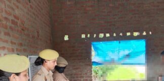 सोनौली पुलिस ने छात्र-छात्राओं को किया जागरूक:मिशन शक्ति फेज-5.0 के तहत महिला सुरक्षा पर जानकारी दी