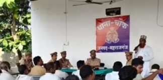बारावफात और जन्माष्टमी से पहले:महाराजगंज के थाना चौक पर पीस कमेटी की बैठक हुई