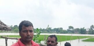 बस्ती के अर्जुनपुर में बाढ़ का कहर:30 से ज्यादा घरों में घुसा पानी, 4 दिन से स्कूल नहीं जा पा रहे बच्चे; टूटी नावों के सहारे आवाजाही