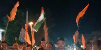 अमोढ़ा में निकला मशाल जुलूस और तिरंगा यात्रा:अखंड भारत सशक्त भारत’ के लगे नारे