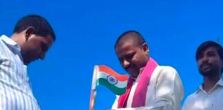 बस्ती में स्वतंत्रता दिवस पर अंबेडकर प्रतिमा की सफाई:बाबा साहब को किया नमन, लोगों ने उनके विचारों पर चलने का लिया संकल्प