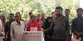 साइबर ठगों से बचने का पुलिस ने बताया तरीका:लालगंज थाने में ग्रामीणों को किया जागरूक, बोले- OTP और ATM PIN किसी से शेयर न करें