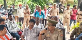बारावफात-जन्माष्टमी को लेकर पुलिस अलर्ट:सिंदुरिया थाने में पीस कमेटी की बैठक, डीजे की जगह साउंड बॉक्स और लकड़ी-प्लास्टिक के पाइप में लगेंगे झंडे