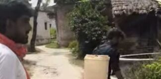 सफाईकर्मी न होने पर ग्रामीणों ने संभाली कमान:सलादीपुरा गांव में खुद कर रहे साफ-सफाई, प्रशासन से की तैनाती की मांग
