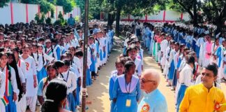बस्ती के कॉलेज में झंडा फहराया गया:प्रधानाचार्या व समाजसेवी ने स्वतंत्रता सेनानियों को याद किया