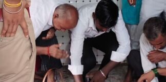 काक्षेश्वर नाथ मंदिर में सुबह 4 बजे से जलाभिषेक:सावन के दूसरे सोमवार को भी उमड़ी भक्तों की भीड़,हर हर महादेव के जयकारा से गूंजा परिसर