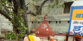 हर्रैया में 100 साल पुराने शिव मंदिर का जीर्णोद्धार शुरू:आधा भूतल में समाए मंदिर को मिलेगा नया भव्य स्वरूप
