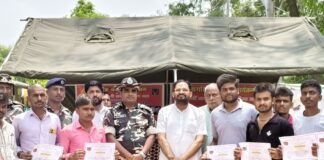 श्रावस्ती में एसएसबी जवानों ने ग्रामीणों को दिया ड्राइविंग प्रशिक्षण:भारत-नेपाल सीमा पर फूड प्रोसेसिंग का भी आगाज, प्रमाण पत्र वितरित