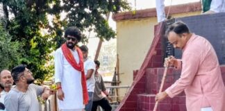भगत सिंह प्रतिमा स्थल पर भाजपा का स्वच्छता अभियान:बस्ती में कार्यकर्ताओं ने माल्यार्पण कर दी श्रद्धांजलि