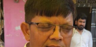 सपा नेता सुरेंद्र भारती मृत मजदूर के परिजनों से मिले:महाराजगंज में हरसंभव मदद का भरोसा, न्याय दिलाने का आश्वासन