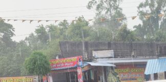 झमाझम बारिश से उमस और गर्मी से मिली राहत:किसानों के चेहरे खिले; धान की फसल को मिलेगा फायदा