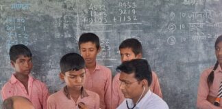 लक्ष्मीपुर स्कूल के 95 बच्चों का स्वास्थ्य परीक्षण:डॉक्टरों ने दी संक्रामक रोगों से बचाव व स्वच्छता की जानकारी