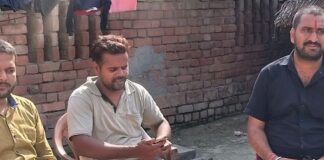 सामूहिक सहयोग से दी आर्थिक सहायता:दुबौलिया बाजार में जरूरतमंद बच्चे की मदद को आगे आए लोग