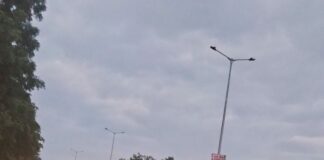 राष्ट्रीय राजमार्ग 27 पर स्ट्रीट लाइटें शोपीस बनीं:कांवड़ यात्रा के लिए जलीं, खत्म होते ही बंद; करोड़ों खर्च
