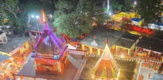 बस्ती में लाखों कांवड़ियों ने किया जलाभिषेक:हर-हर महादेव के जयघोष से गूंजा भद्रेश्वरनाथ धाम