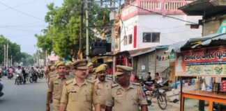बलरामपुर पुलिस द्वारा समस्त थाना क्षेत्रों में शांति एवं कानून व्यवस्था के दृष्टिगत किया गया पैदल गश्त