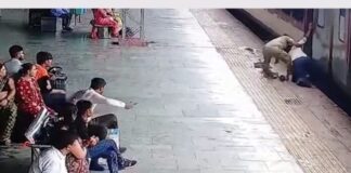 UP: चलती ट्रेन से फिसली महिला, GRP सिपाही ने सेकंडों में खींचकर बचाई जान, वीडियो वायरल