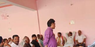 श्रावस्ती विधायक राम फेरन पाण्डेय ने ‘जनता दर्शन’ कार्यक्रम किया:इकौना आवास पर सुनीं 50 से अधिक लोगों की समस्याएं