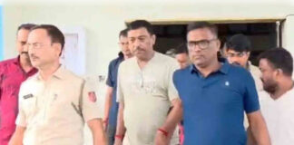 पुलिस हिरासत में पूर्व तृणमूल विधायक सनत दे पर लगे ‘चोर-चोर’ के नारे