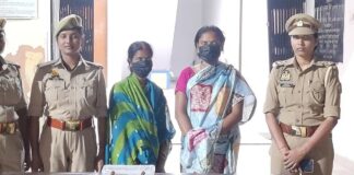 पंचमुखी शिवमंदिर परिसर में पर्स चोरी करते दो महिलाएं गिरफ्तार:पंचमुखी इटहिया शिव मंदिर से चोरी करते दो महिला के पास से ₹12,400 नगद बरामद