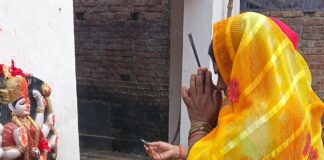 सावन के पहले सोमवार को शिवालयों में उमड़ी भीड़:हर्रैया में भक्तों ने गंगाजल, बेलपत्र चढ़ाकर की पूजा, रुद्राभिषेक भी हुआ