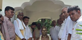 सूर्य नारायण सिंह की पुण्यतिथि पर भावपूर्ण श्रद्धांजलि:भिटौली में प्रतिमा पर पुष्प अर्पित कर लोगों ने शिक्षा के क्षेत्र में योगदान को याद किया