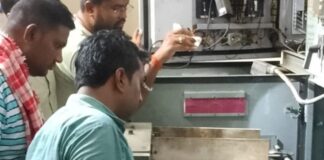 12 घंटे गुल रही बिजली, उमस में लोग बेहाल:छतों और सड़कों पर गुजारी रात; हथियागढ़ फीडर में तकनीकी खराबी से संकट