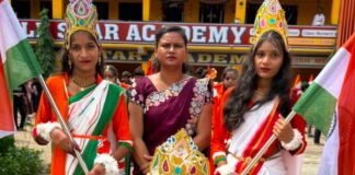 हरपुर पकड़ी में निकली तिरंगा यात्रा और विशेष झांकी:स्कूल के बच्चों ने लगाए भारत माता के जयकारे