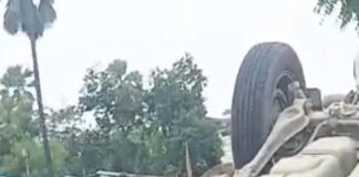 कलवारी चौराहे पर स्कॉर्पियो-पिकअप की टक्कर, वाहन पलटा:हादसे में एक व्यक्ति घायल, पुलिस ने जांच शुरू की