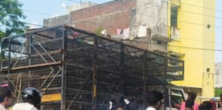 नौतनवा में नवीन मंडी के पास भीषण जाम:सड़क पर अवैध सब्जी बिक्री से 2 घंटे फंसे स्कूली बच्चे, एंबुलेंस