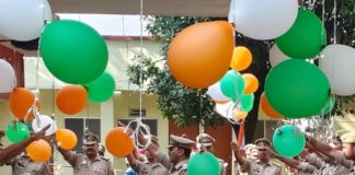 थानाध्यक्ष ने पुलिसकर्मियों को संविधान की प्रस्तावना की शपथ दिलाई:पनियरा थाने पर 80वां स्वतंत्रता दिवस धूमधाम से मनाया गया