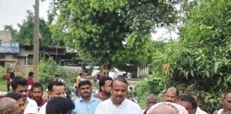 सिसवा में तीन बच्चों के पिता का निधन:अध्यक्ष प्रतिनिधि ने परिवार को दी आर्थिक मदद