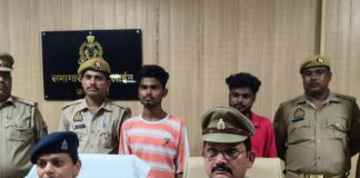 मोबाइल चोरी कर खाता खाली करने वाला गिरोह पकड़ा:छावनी पुलिस ने सरगना समेत 3 को दबोचा, 6 मोबाइल और 460 रुपए बरामद