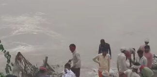 सरयू नदी का कटान, मोजपुर रिंग बांध पर खतरा:बाढ़ खंड टीम मौके पर, बचाव कार्य जारी