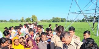 महराजगंज में बिजली टावर से लटका मिला युवक का शव:सुबह शौच के लिए निकले ग्रामीणों ने देखा शव, पुलिस ने शुरू की जांच