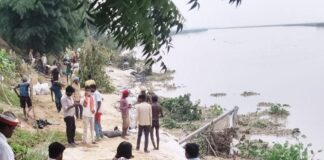 बीडी बांध पर कटान प्रभावित क्षेत्र पर डीएम का निरीक्षण:बोली- प्रोटेक्शन वर्क की गुणवत्ता पर विशेष ध्यान रखें, लापरवाही नहीं होगी बर्दाश्त