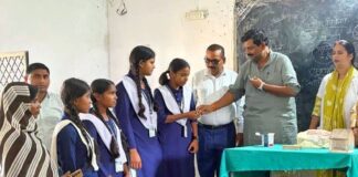 राष्ट्रीय कृमि मुक्ति दिवस: बच्चों को एल्बेंडाजोल दवा:सिसवा इंटर कॉलेज में 1 से 19 वर्ष के छात्रों को खिलाई गई