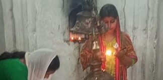 सावन के पहले सोमवार पर शिवालय गूंजे:महराजगंज में आस्था का सैलाब उमड़ा, भक्तों ने किया जलाभिषेक