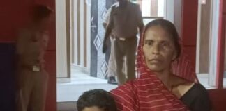 बृजमनगंज में 8 वर्षीय बच्चा 3 घंटे में सकुशल बरामद:पुलिस ने रेलवे स्टेशन से परिजनों को सौंपा, घर से नाराज होकर गया था