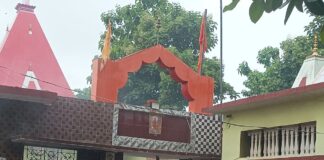 सावन के तीसरे सोमवार पर उमड़ी श्रद्धालुओं की भीड़:कप्तानगंज के बाबा जगेश्वर नाथ मंदिर में भक्तों ने किया जलाभिषेक