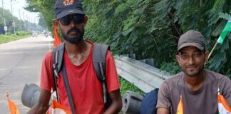 दो युवा 2000 किलोमीटर की साइकिल यात्रा पर निकले:देवी-देवताओं की तस्वीर पैकेटों पर न लगाने का संदेश,बस्ती-अयोध्या फोरलेन से आगे बढ़े