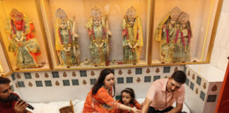 श्रावण में शिवमय हुई पुलिस लाइन, एसपी ने परिवार संग किया जलाभिषेक; जिलेवासियों की सुख-शांति की मांगी कामना