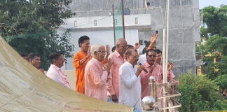 सुंदरकांड पाठ के साथ गूंजा राष्ट्रप्रेम, भक्तों ने ध्वजारोहण कर मनाया स्वतंत्रता दिवस