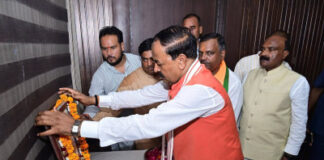 अटल की पुण्यतिथि पर गूंजा राष्ट्र प्रथम का संकल्प, केशव ने कार्यकर्ताओं को दिया ‘बूथ जीतो, चुनाव जीतो’ का मंत्र