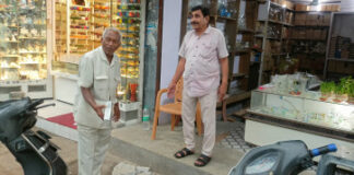 जैन मन्दिर में लगा पत्थर गिरने के दौरान दुकानदार बाल-बाल बचा
