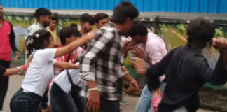 अटल पार्क में रील बनाने आयी युवतियों और उनके साथ आये युवकों ने एक युवक को जमकर पीटा